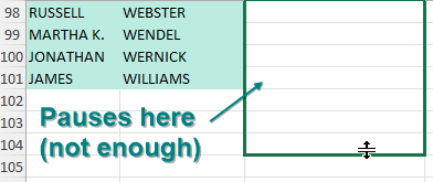 В процессе перетаскивания формулы контур выделения ушёл ниже данных. Указание на то, что Excel ненадолго останавливается на последней строке, но пауза слишком коротка.
