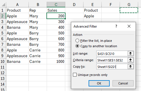 В диалоговом окне «Расширенный фильтр» выбрано копирование в другой диапазон. Диапазон списка A1:C10, диапазон критериев E1:E2 (заголовок «Product» и значение «Apple»), диапазон для копирования G1.