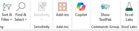 Значки на ленте Excel: Сортировка и фильтр, Найти и выделить, Чувствительность, Надстройки, Copilot, Пакет анализа, Excel Labs.