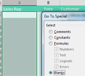 Выделение пустых ячеек в столбце 'Менеджер' на свёрнутых данных с помощью инструмента 'Выделить группу ячеек'.